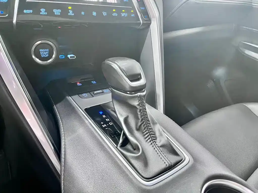 Toyota Venza 2023 — фото 13