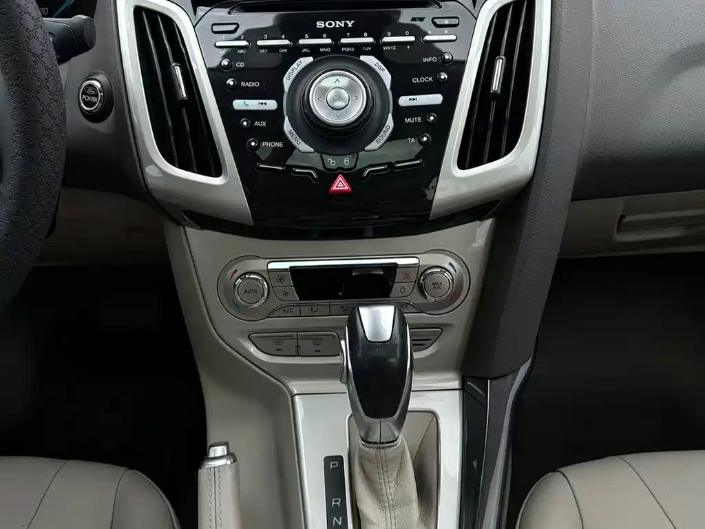 Ford Focus 2014 — фото 13