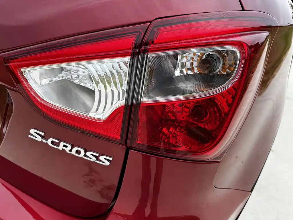 Suzuki S-Cross 2016 — фото 21