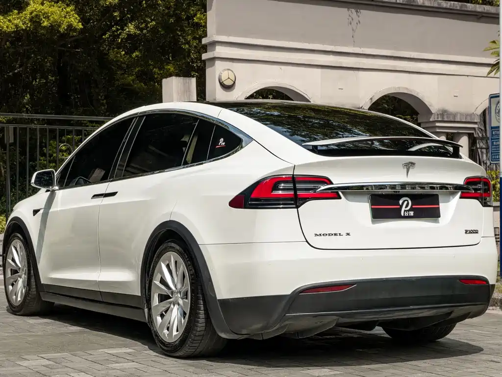 Tesla Model X 2017 — фото 4