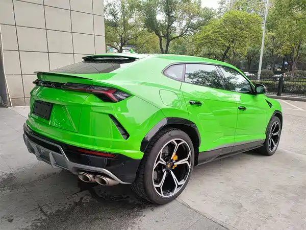 Lamborghini Urus 2021