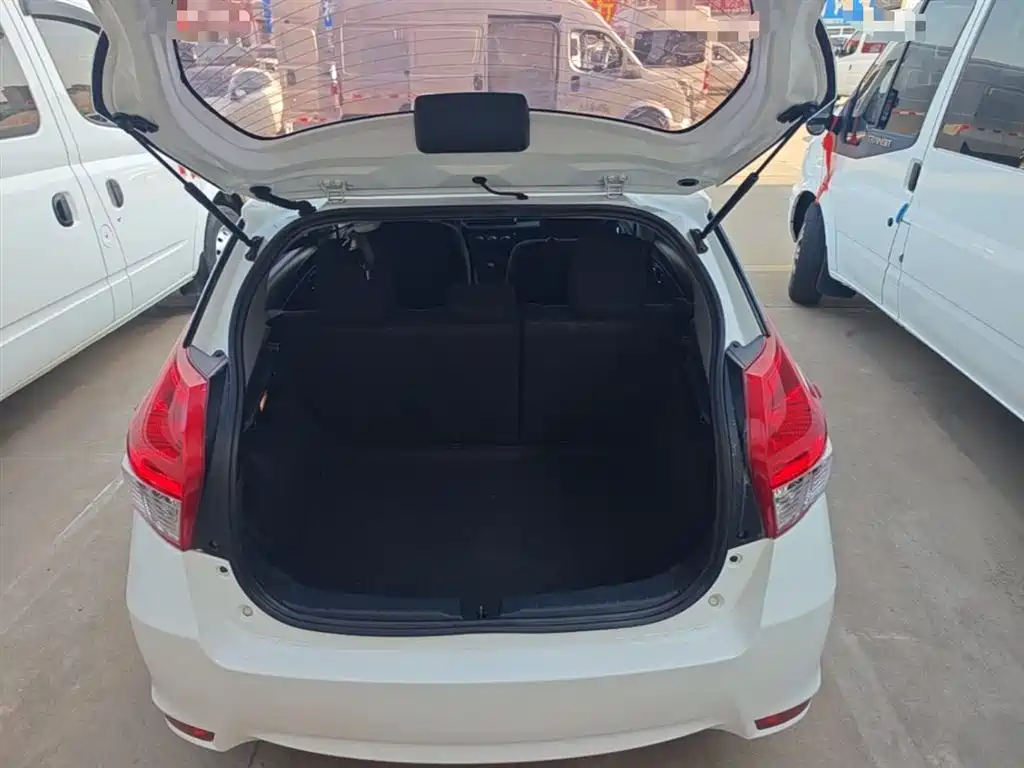 Toyota Yaris L 2015 — фото 19