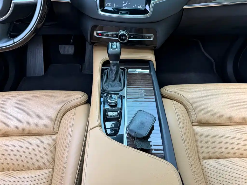 Volvo XC90 2015 — фото 7