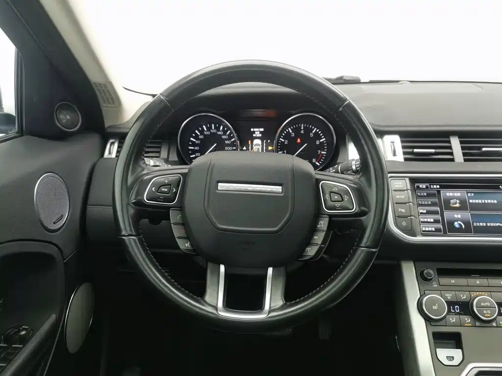 Land Rover Evoque 2015 — фото 11