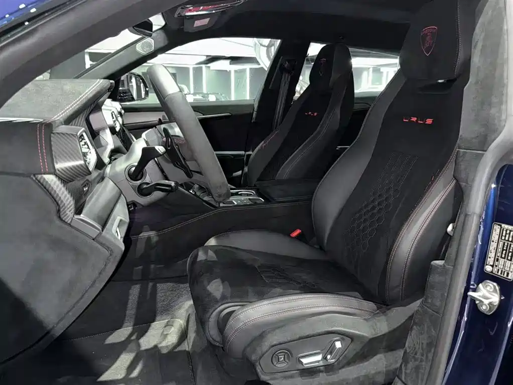 Lamborghini Urus 2023 — фото 16