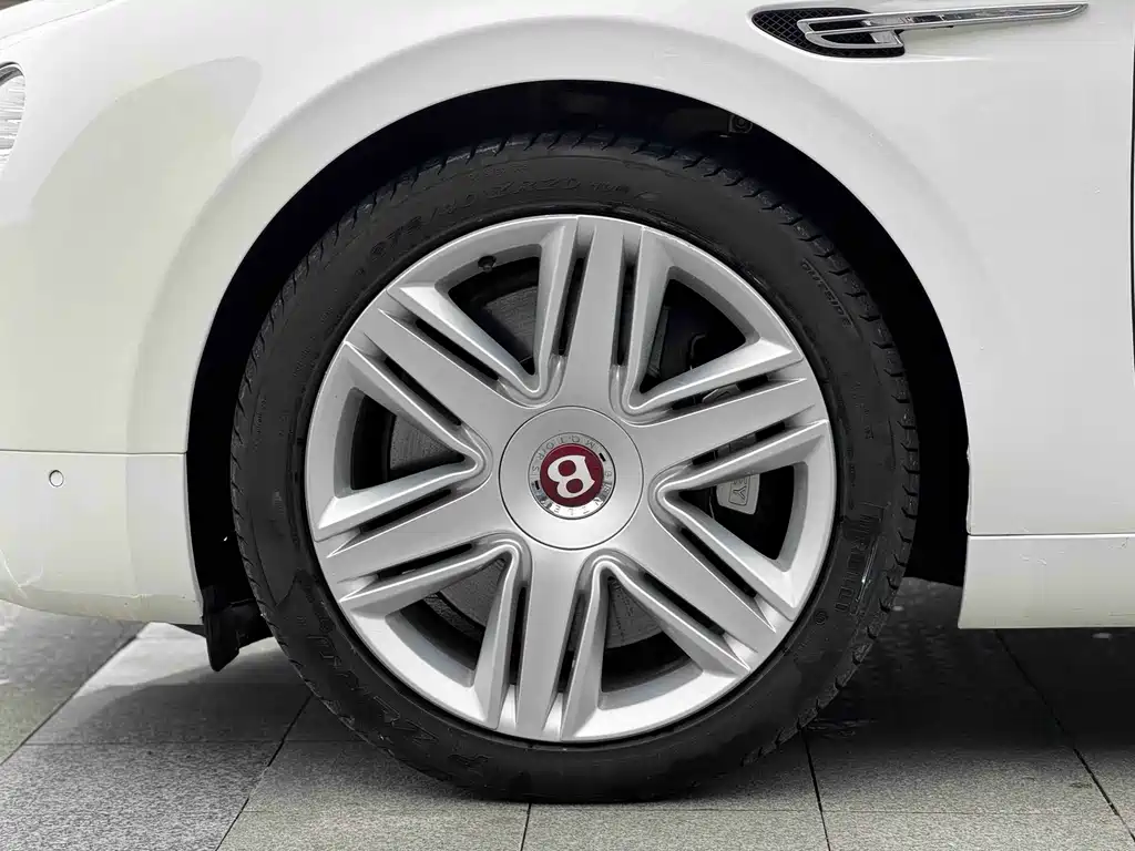 Bentley Flying Spur 2018 — фото 20