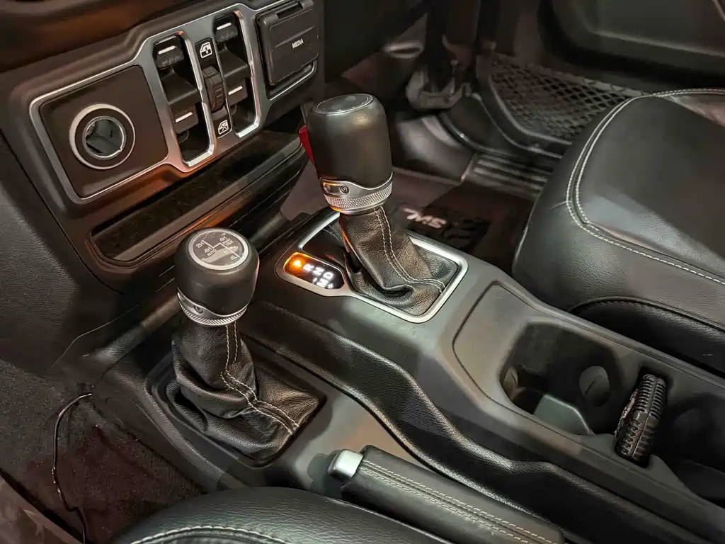 Jeep Wrangler 2021 — фото 14