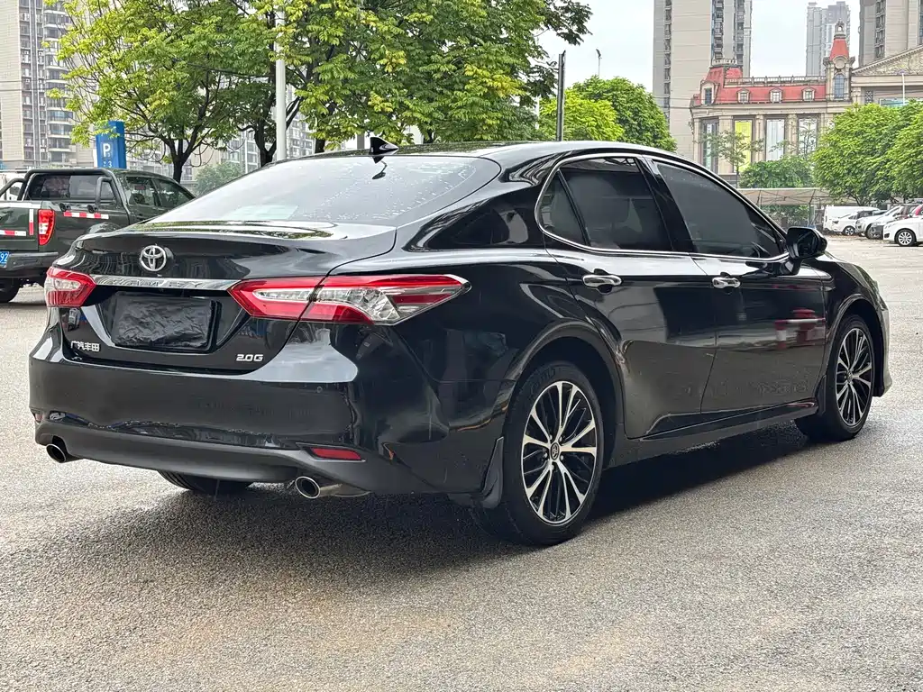 Toyota Camry 2023 — фото 6