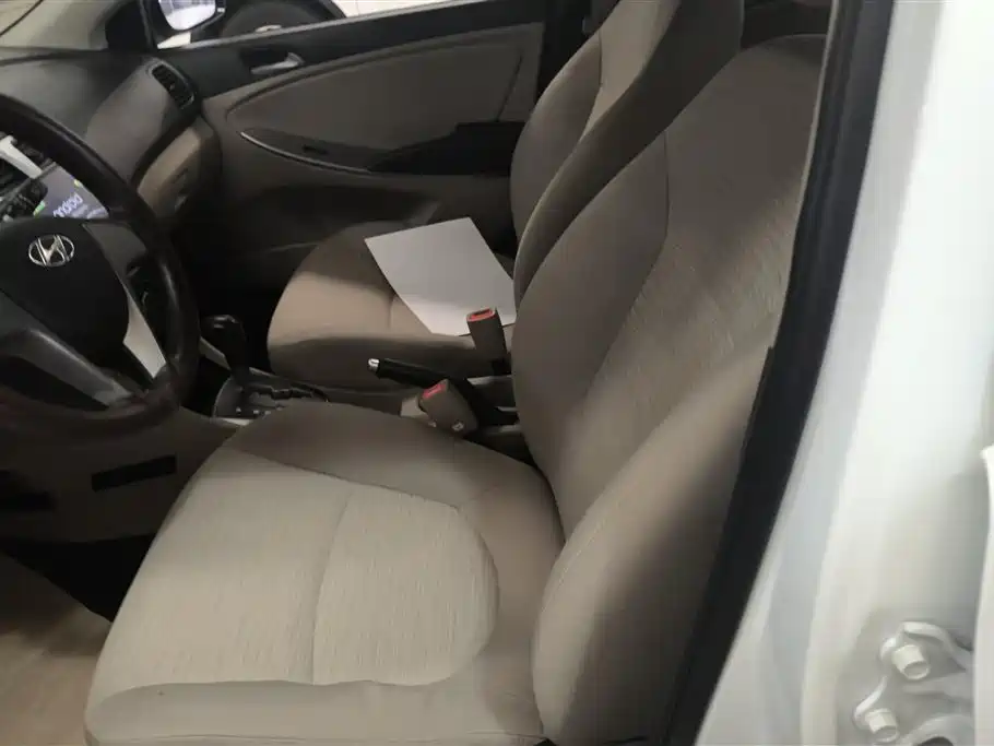 Hyundai Verna 2015 — фото 9