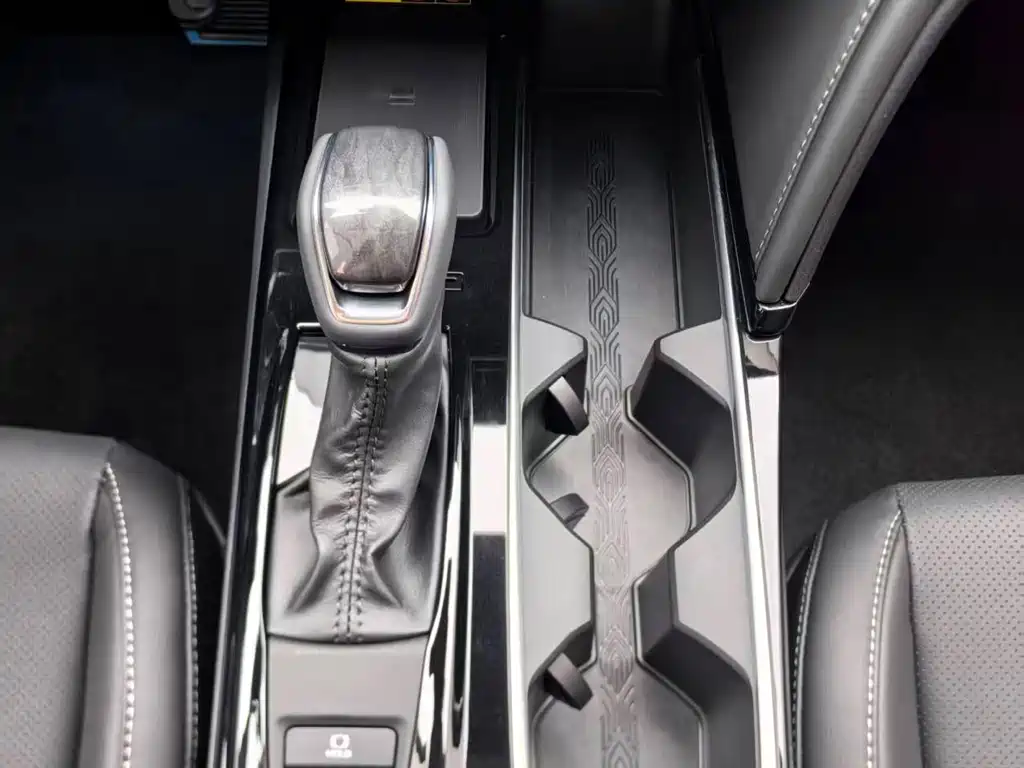 Toyota Camry 2025 — фото 10