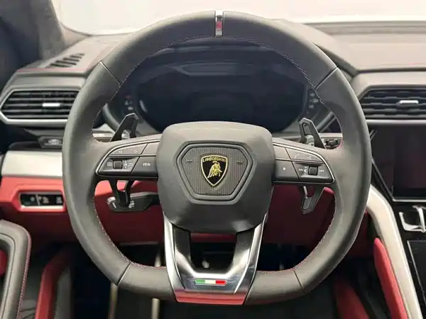 Lamborghini Urus 2024