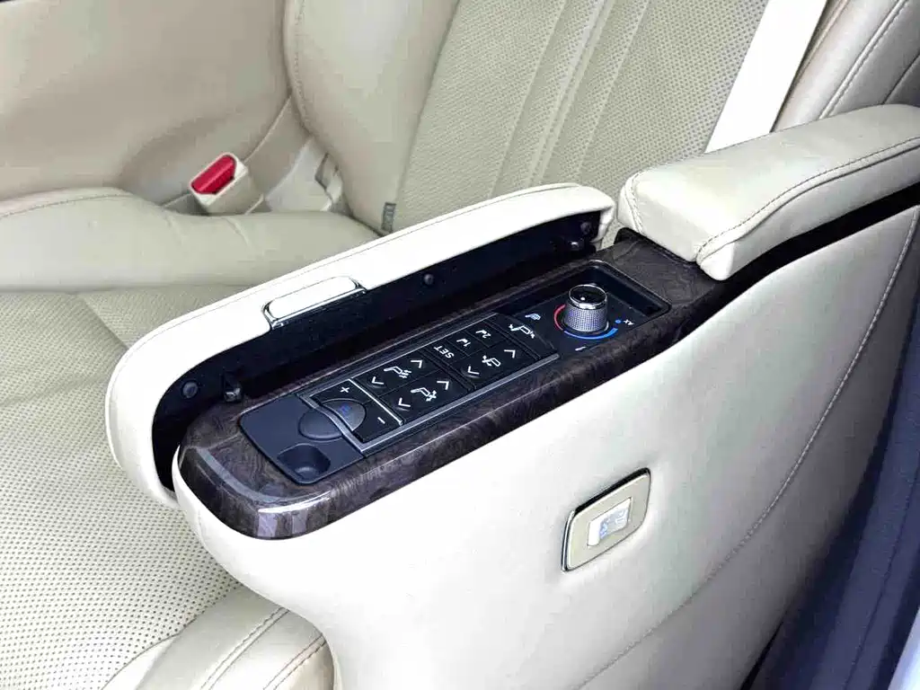 Toyota Alphard 2021 — фото 8