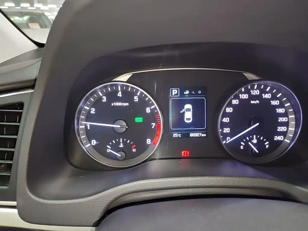 Hyundai Elantra 2018 — фото 12