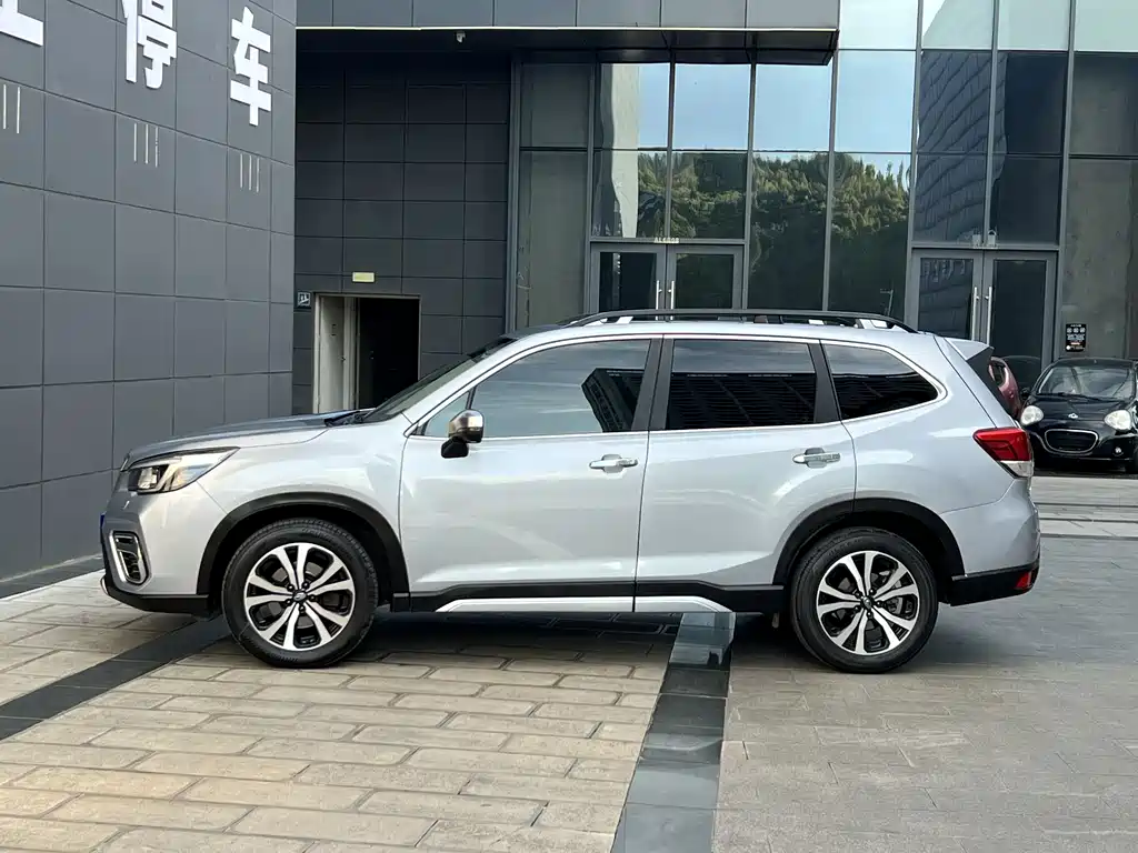 Subaru Forester 2021 — фото 8