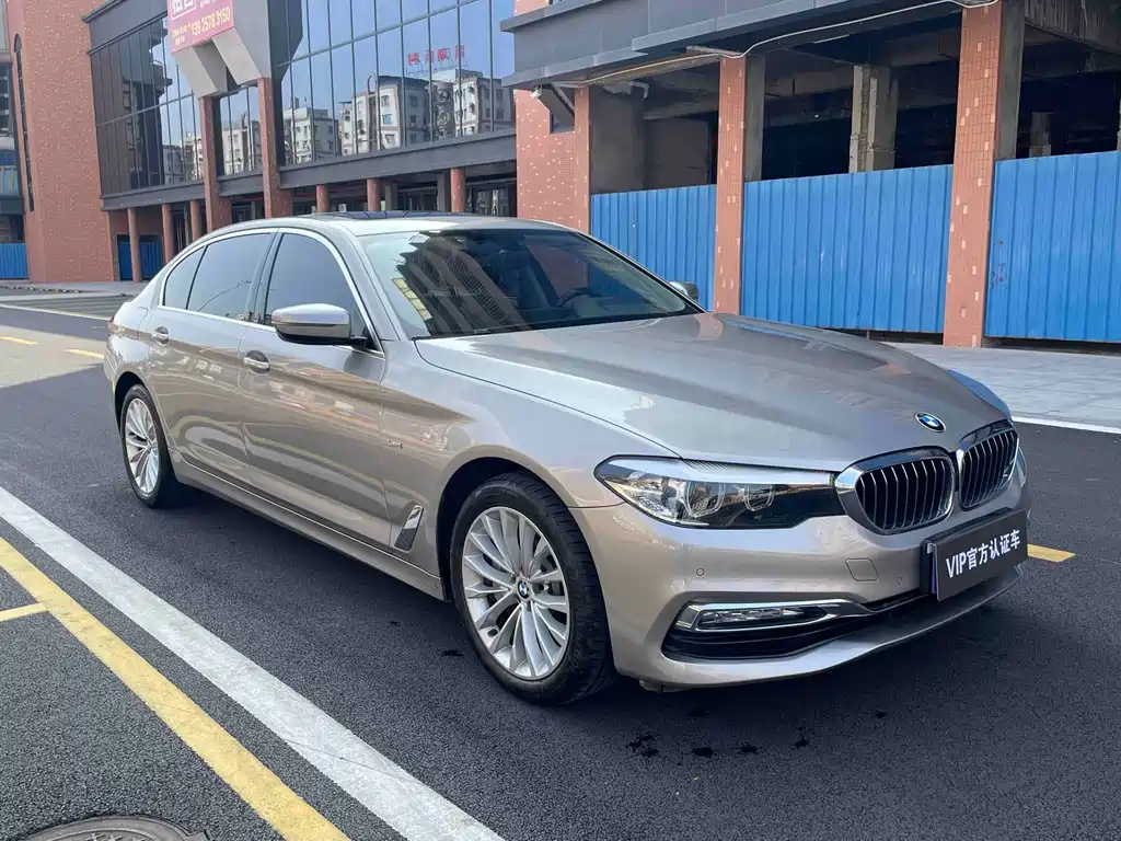 BMW 5 Series 2018 — фото 9