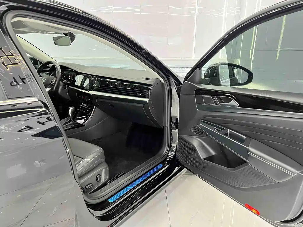 Volkswagen Passat 2023 — фото 19