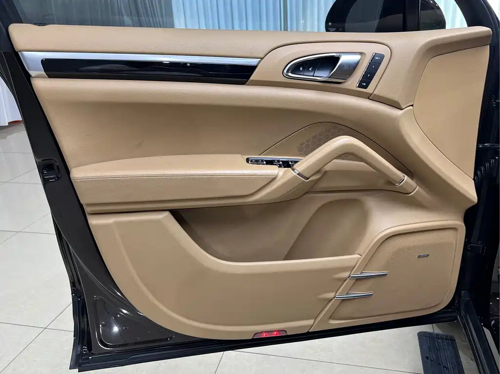 Porsche Cayenne 2015 — фото 8