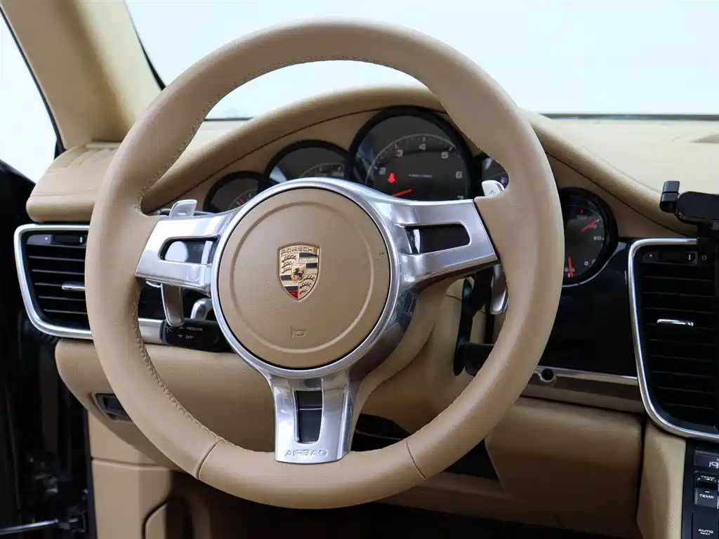 Porsche Panamera 2015 — фото 16