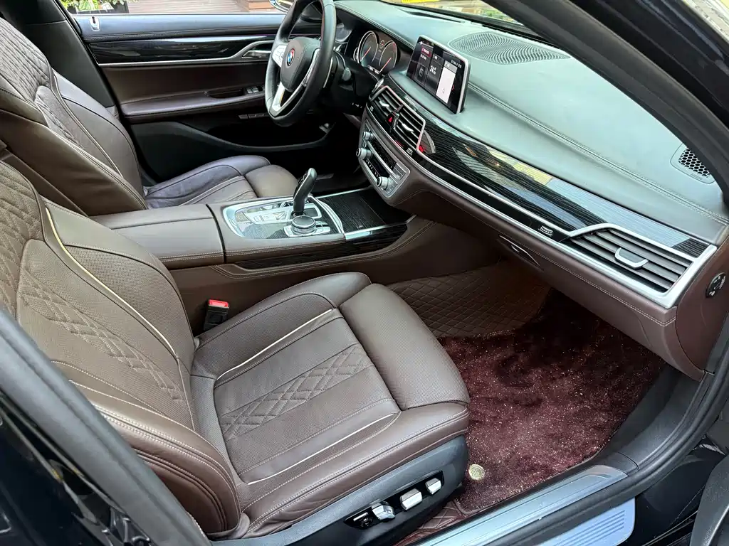 BMW 7 Series 2018 — фото 13