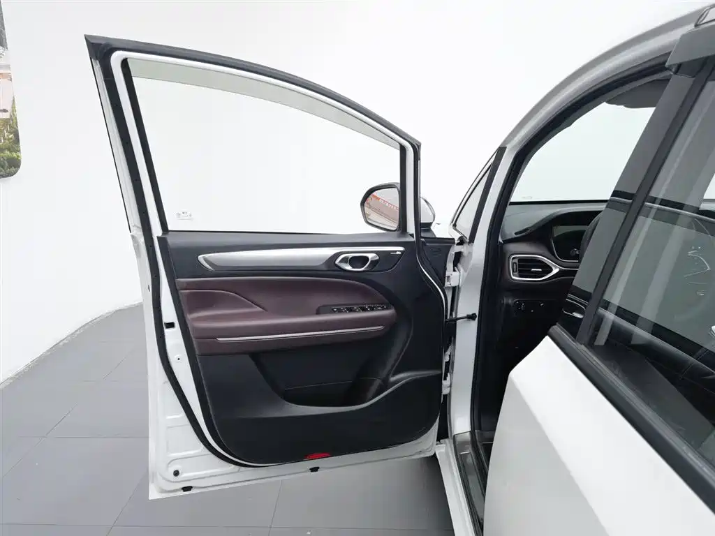 GAC Motor Trumpchi M6 2023 — фото 8