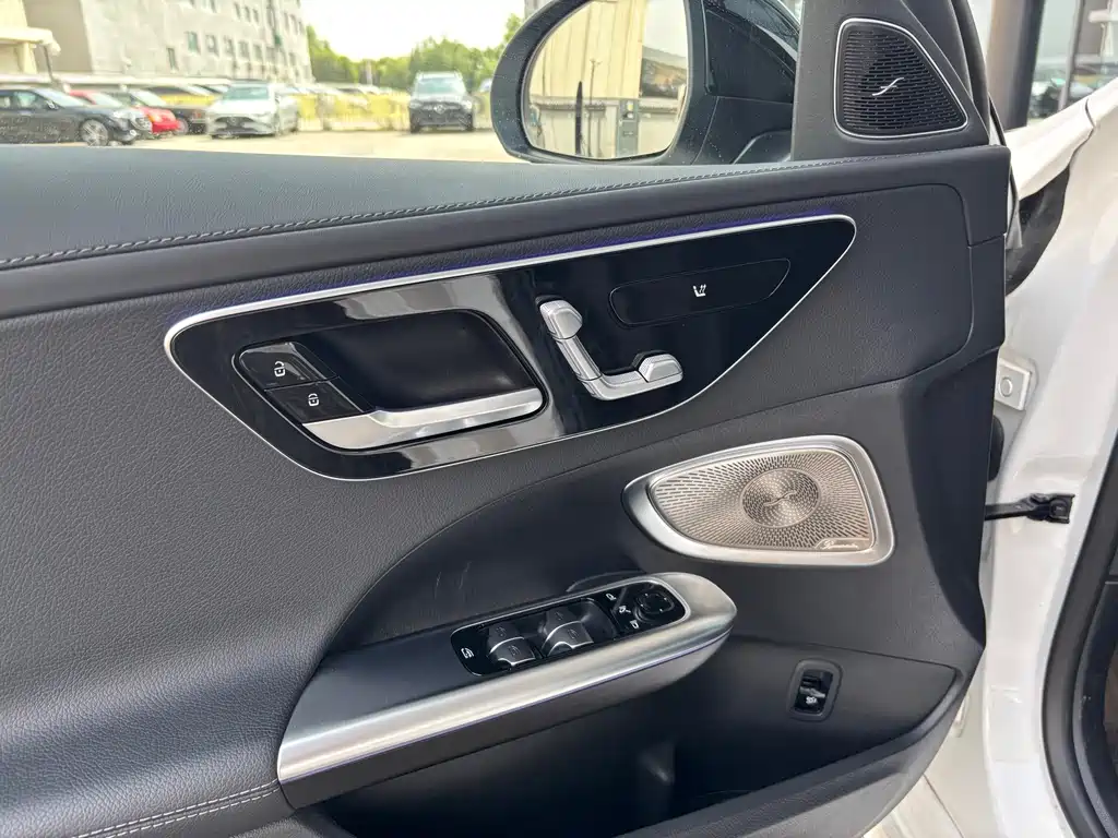 Mercedes-Benz C-Class 2025 — фото 12
