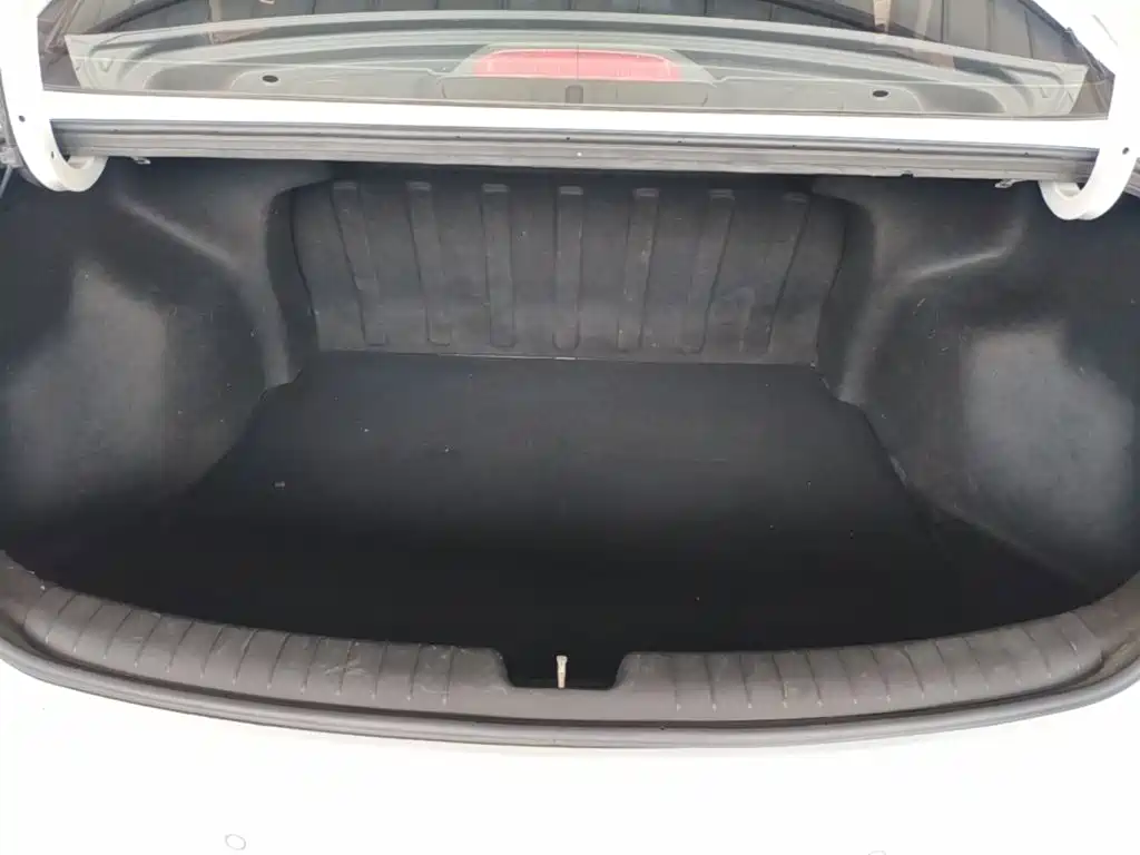 Hyundai Elantra 2017 — фото 19
