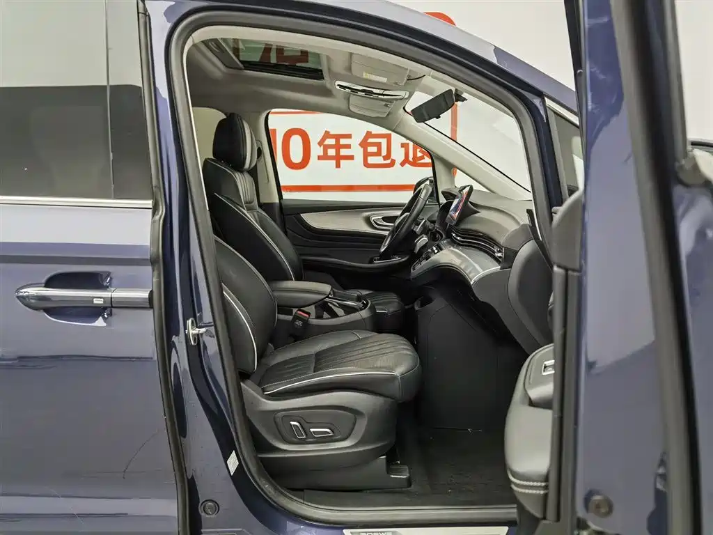 Roewe iMAX8 2022 — фото 23