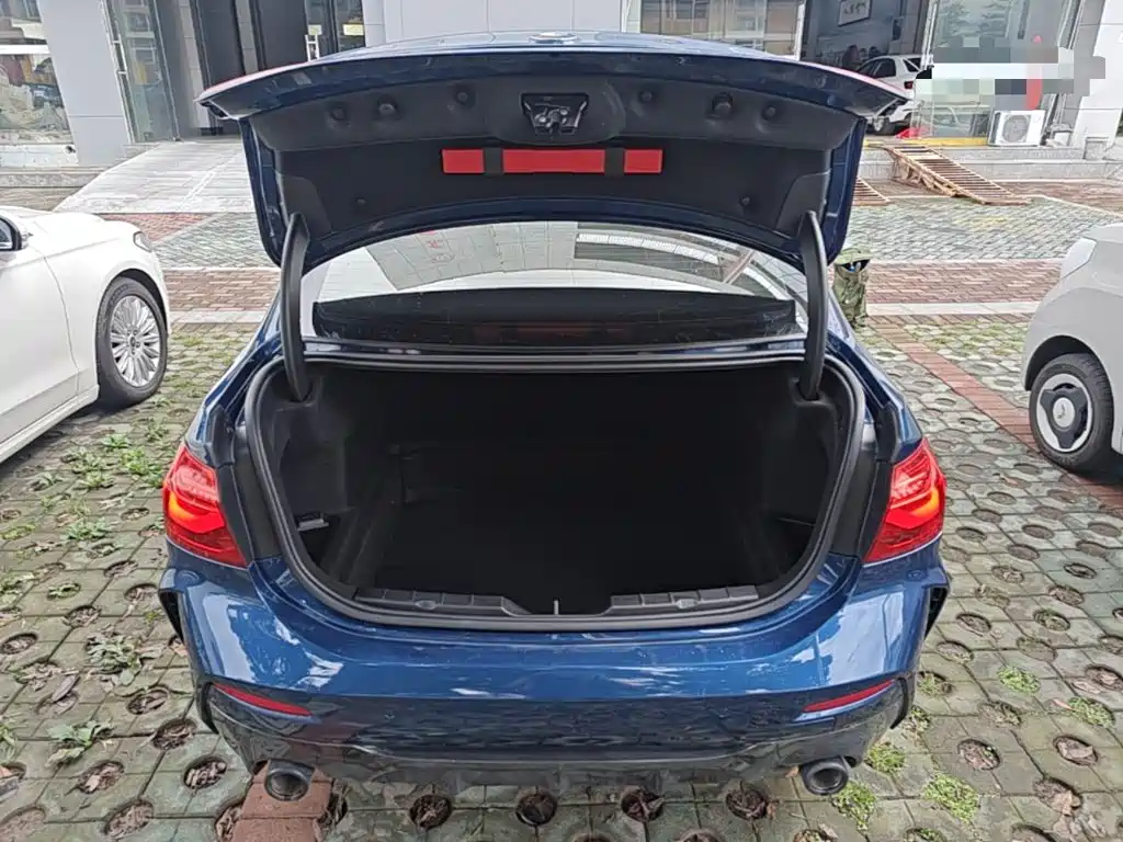 BMW 1 Series 2021 — фото 19