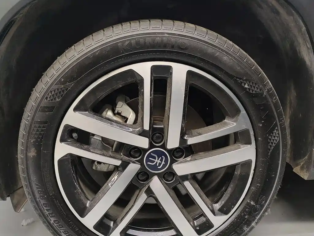 BYD L DM-i 2025 — фото 11