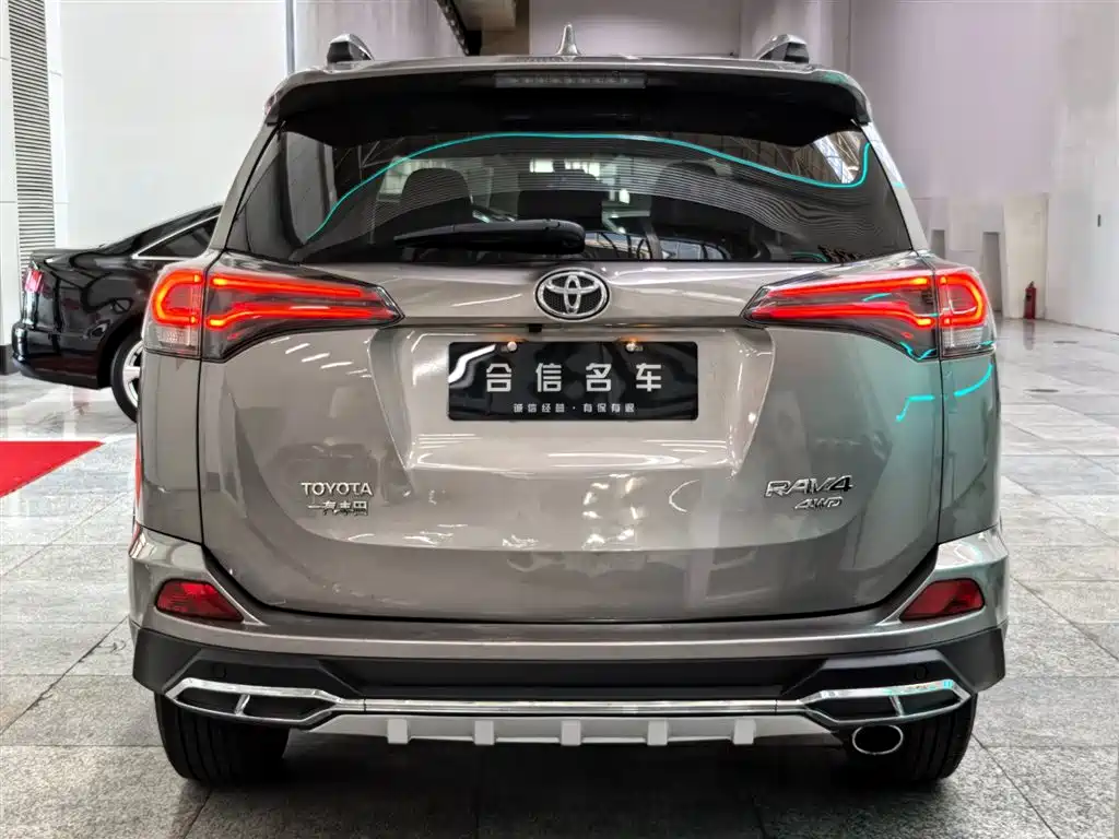 Toyota RAV4 2018 — фото 4