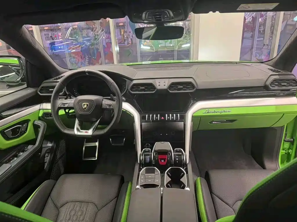 Lamborghini Urus 2024