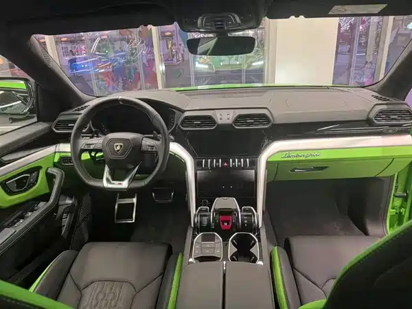 Lamborghini Urus 2024