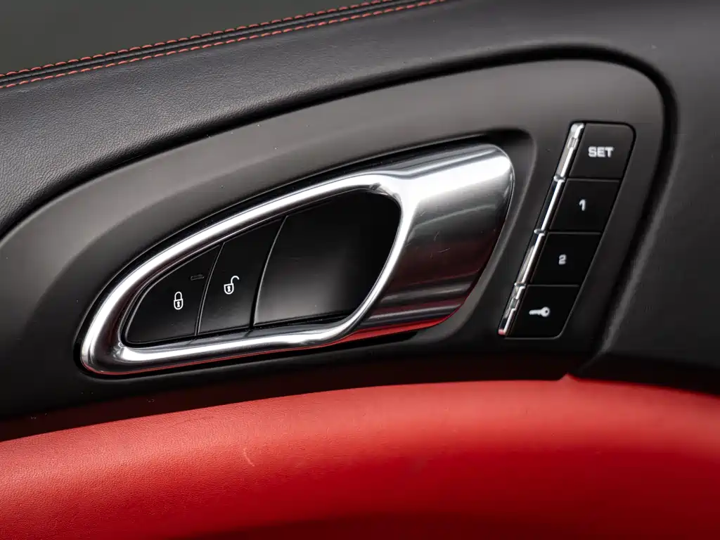 Porsche Cayenne 2016 — фото 10