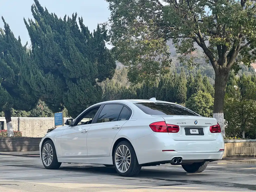 BMW 3 Series 2019 — фото 15
