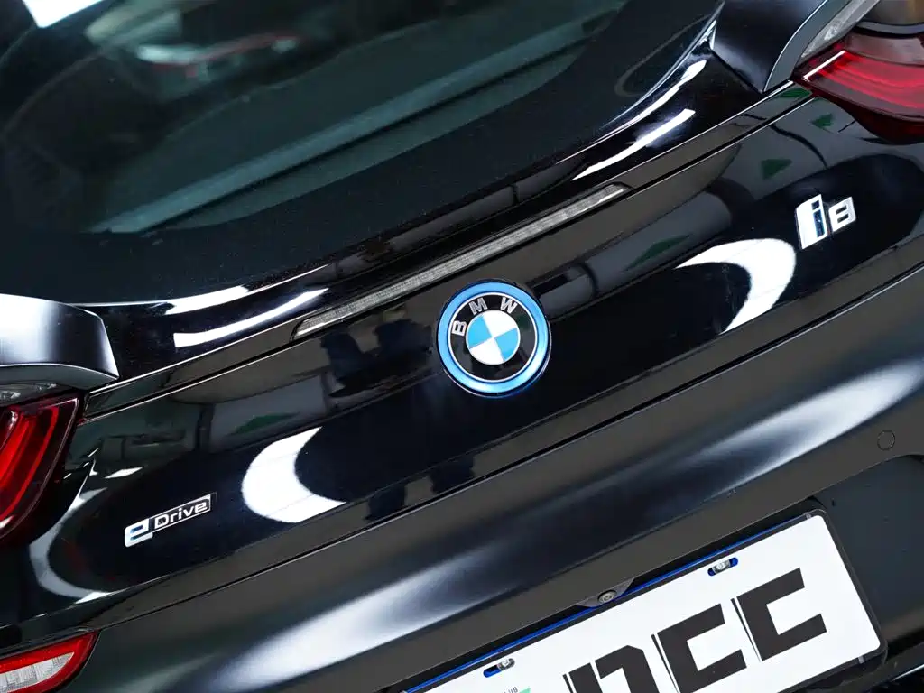 BMW i8 2017 — фото 11