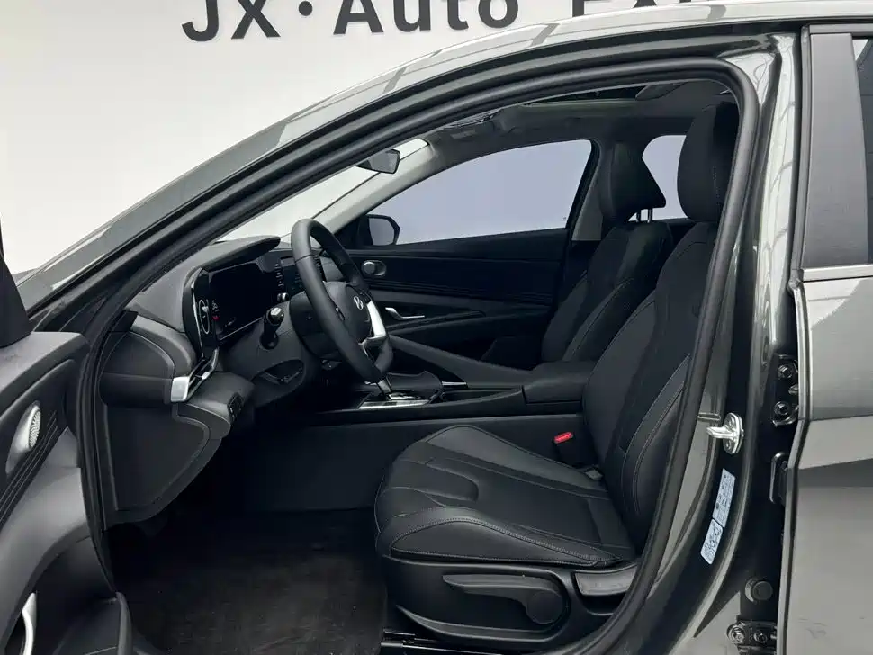 Hyundai Elantra 2025 — фото 17