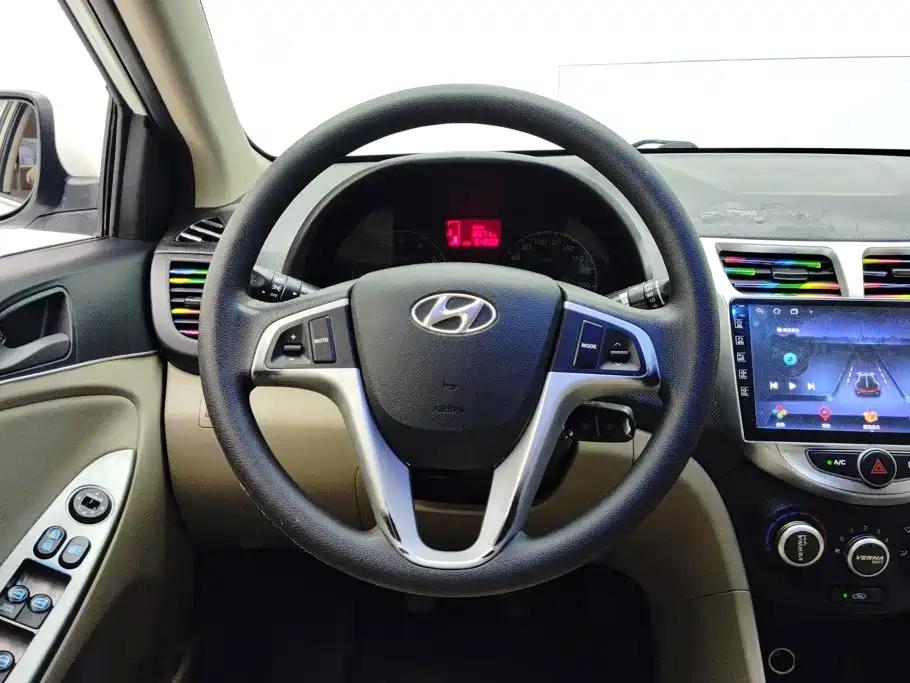 Hyundai Verna 2015 — фото 15