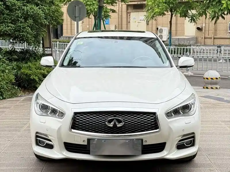 Infiniti Q50 2015