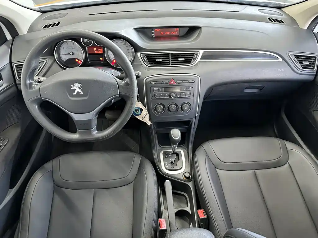 Peugeot 308 2015 — фото 9