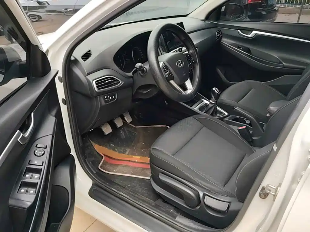 Hyundai Elantra 2017 — фото 16