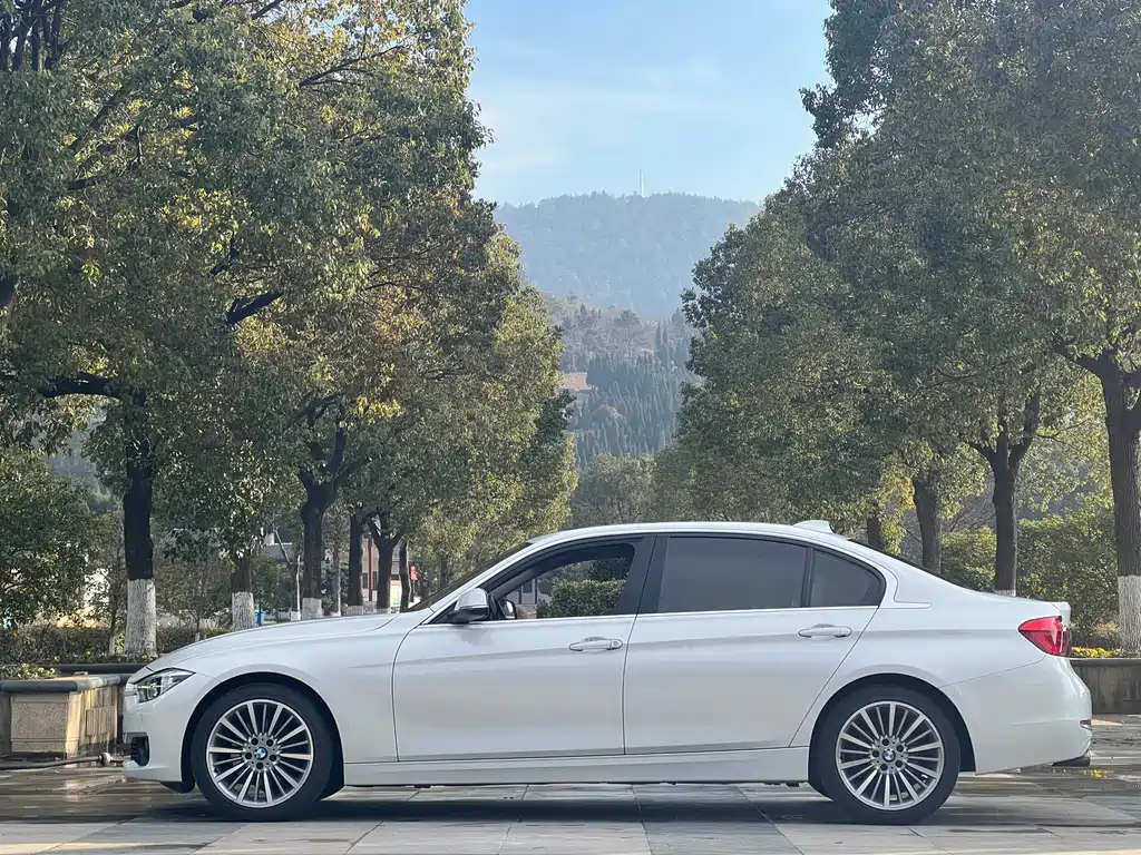 BMW 3 Series 2019 — фото 14