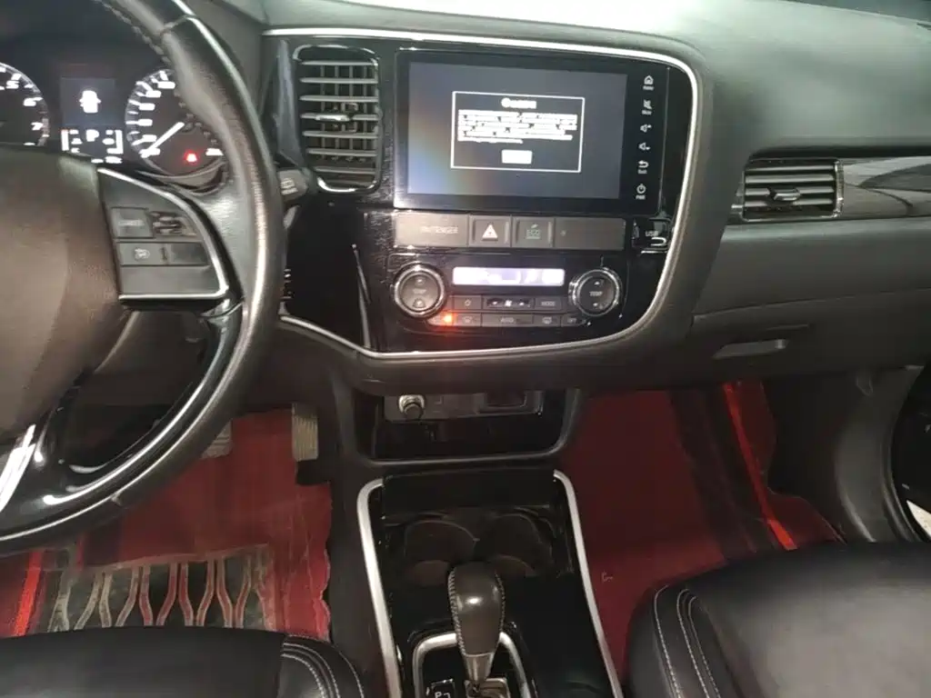 Mitsubishi Outlander 2021 — фото 13