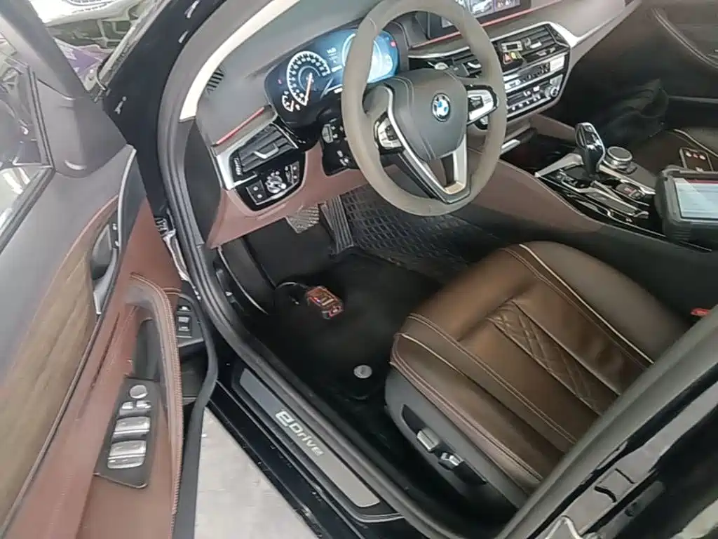 BMW 5 Series New Energy 2019 — фото 16