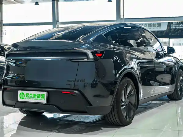 Tesla Model Y 2025