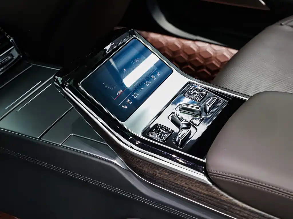 Audi A8 2022 — фото 20