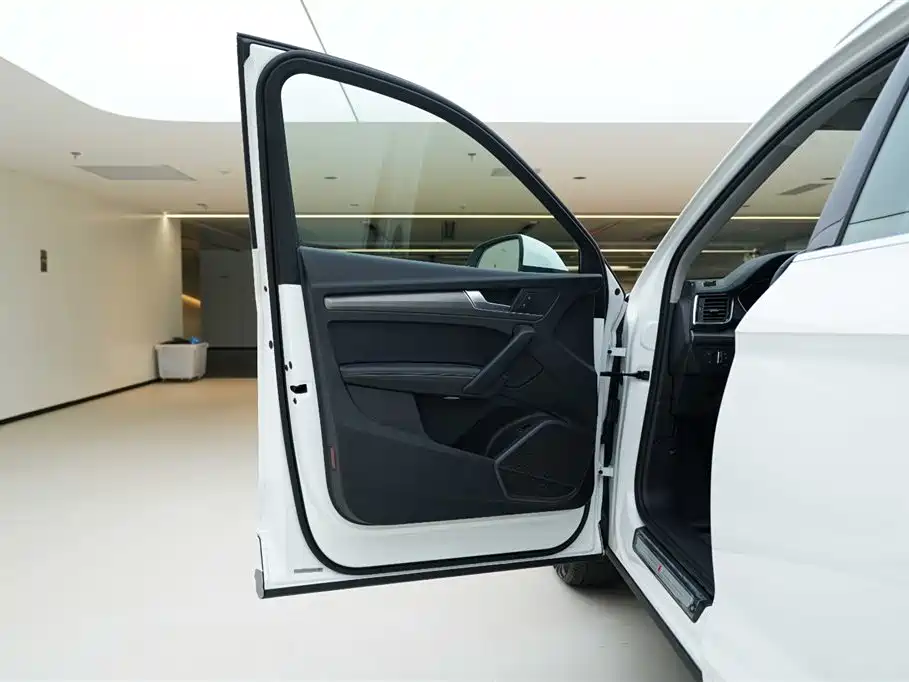 Audi Q5L 2022 — фото 17