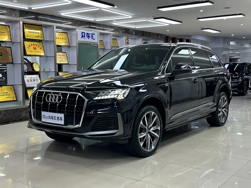 Audi Q7 2020 — фото 1