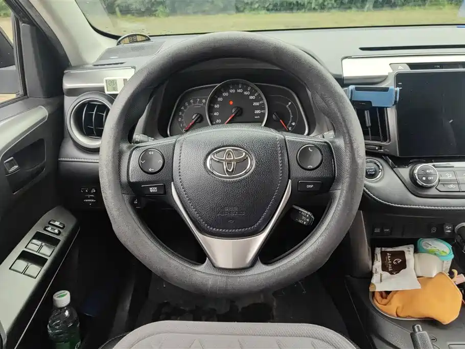 Toyota RAV4 2018 — фото 15