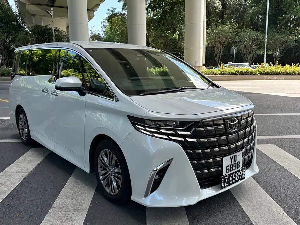 Toyota Alphard 2025 — фото 1