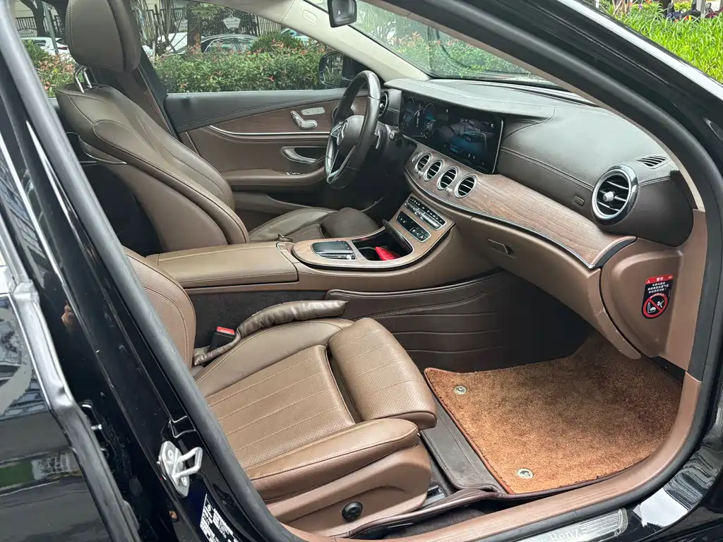 Mercedes-Benz E-Class 2022 — фото 13